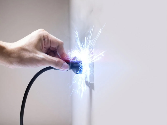 Hiệu điện thế bao nhiêu thì chết người? cảnh báo mức nguy hiểm