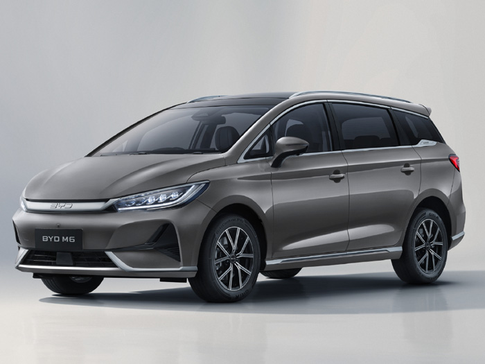 Xe điện BYD 7 chỗ giá bao nhiêu? Nên mua BYD M6 hay Sealion 8