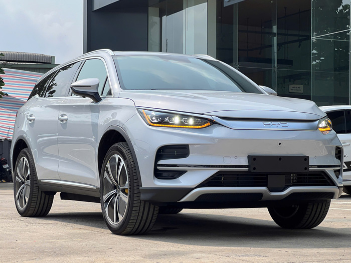Xe điện BYD 7 chỗ giá bao nhiêu? Nên mua BYD M6 hay Sealion 8